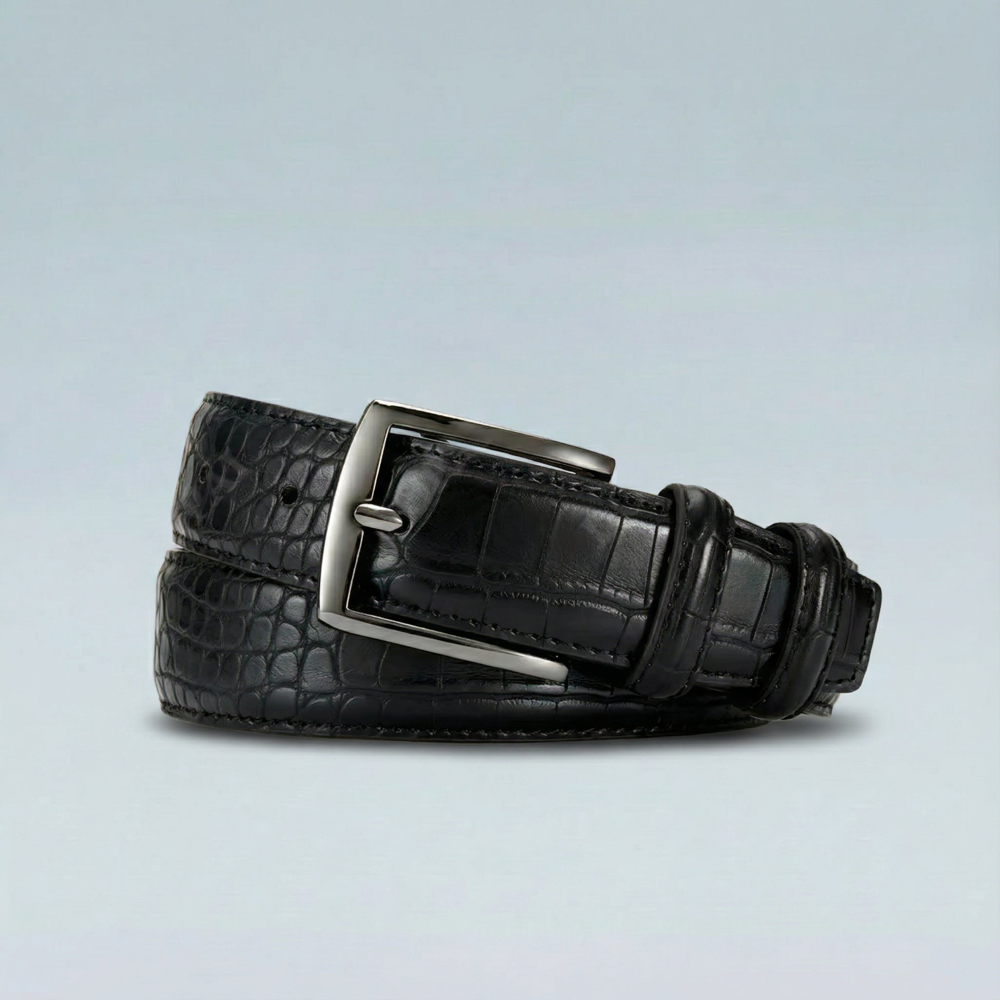 Classic design with a contemporary touch. The richly textured leather paired with a polished buckle makes this belt an essential accessory for a flawless style.
