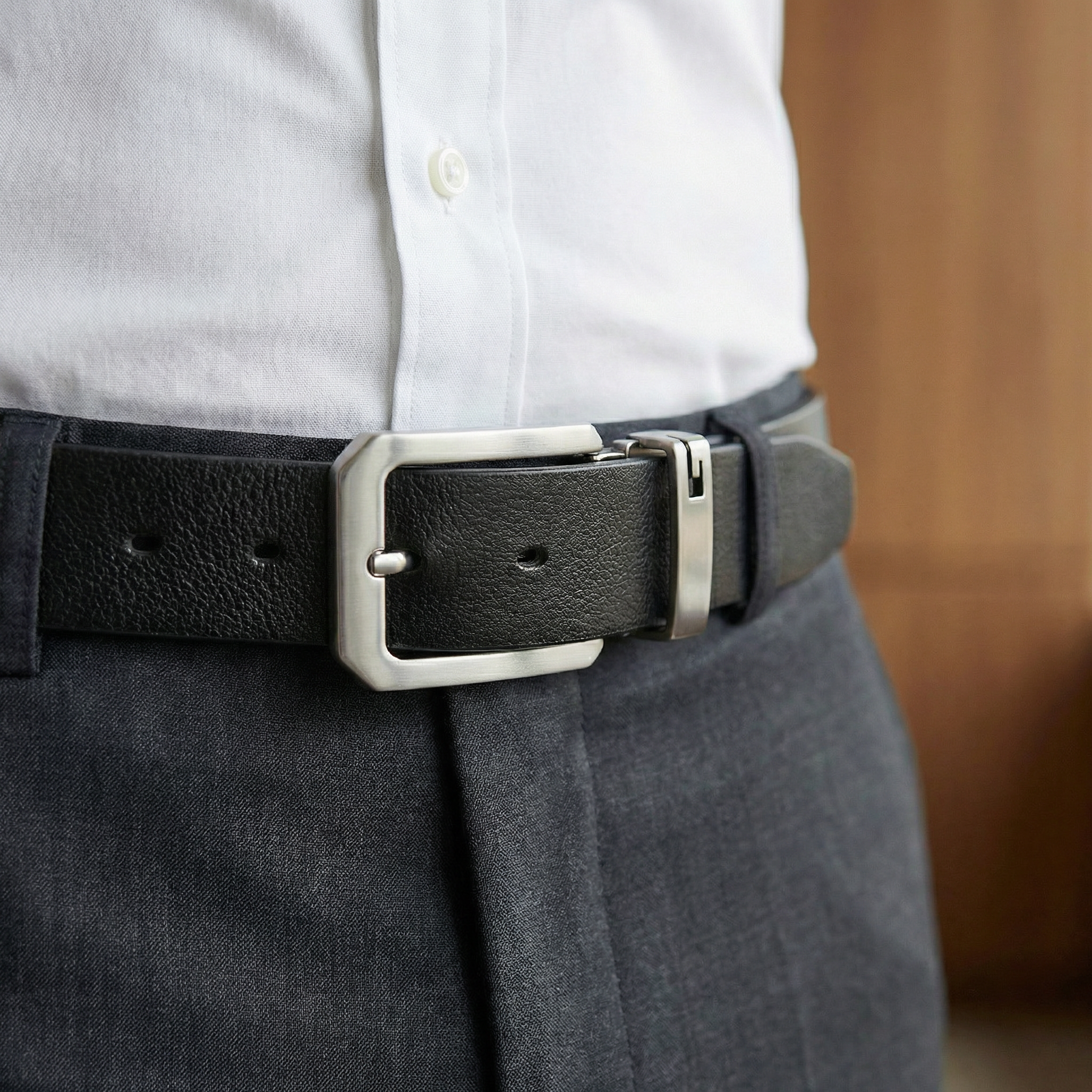 Sleek Adjustable Leather Belt – Modern and Stylish